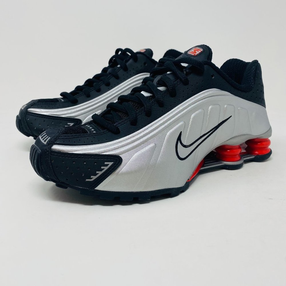 Nike Womens Shox R4 Black Gray Lace Up Low Top Round Toe Running Sneakers Sz 6.5